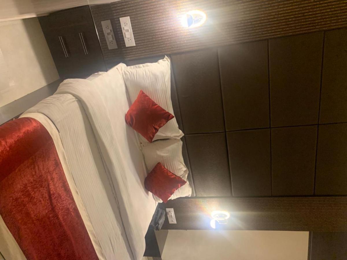 Hotel Mmk Канпур Екстер'єр фото