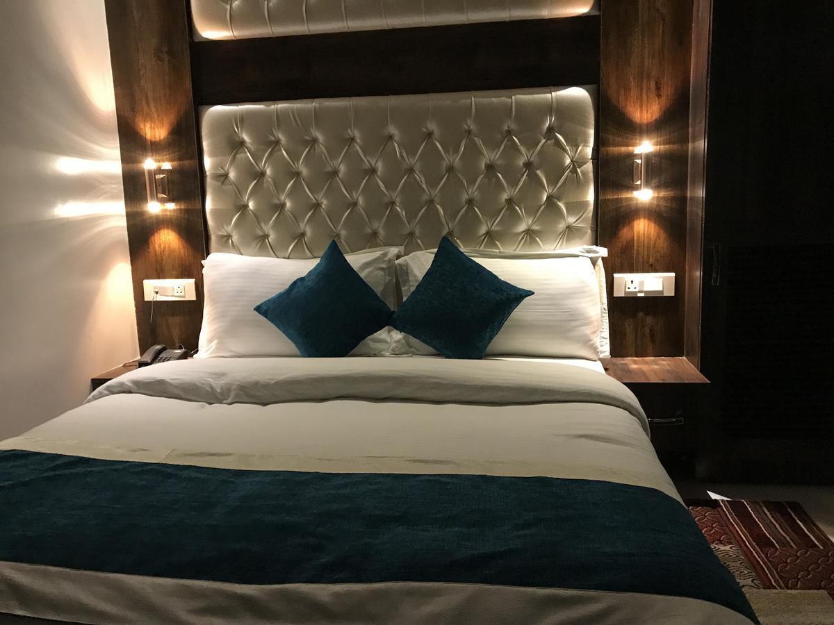 Hotel Mmk Канпур Екстер'єр фото
