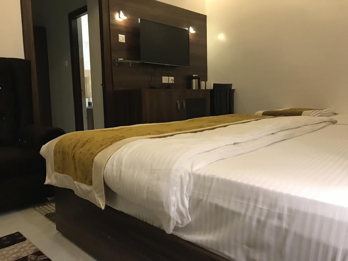 Hotel Mmk Канпур Екстер'єр фото