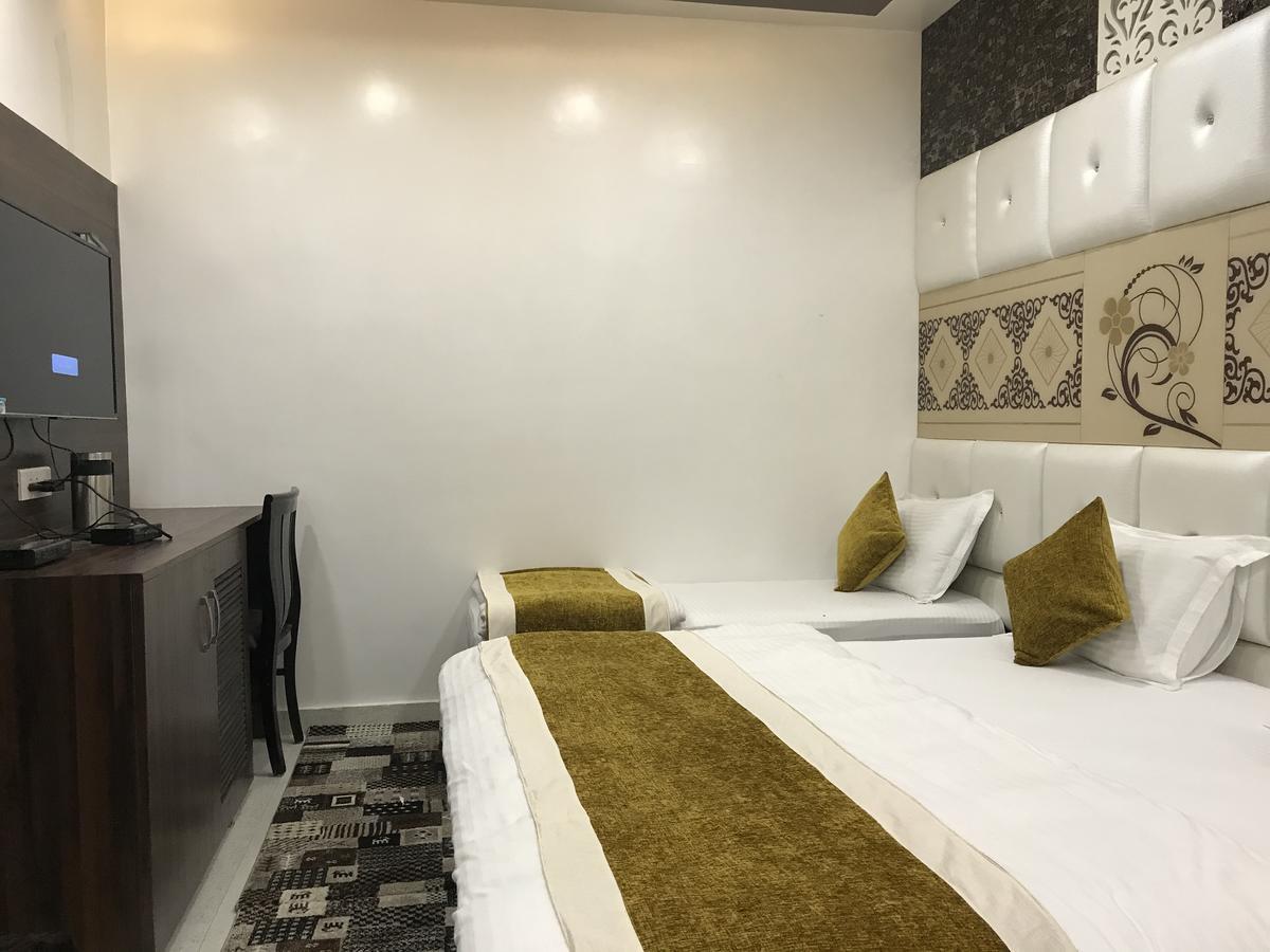 Hotel Mmk Канпур Екстер'єр фото