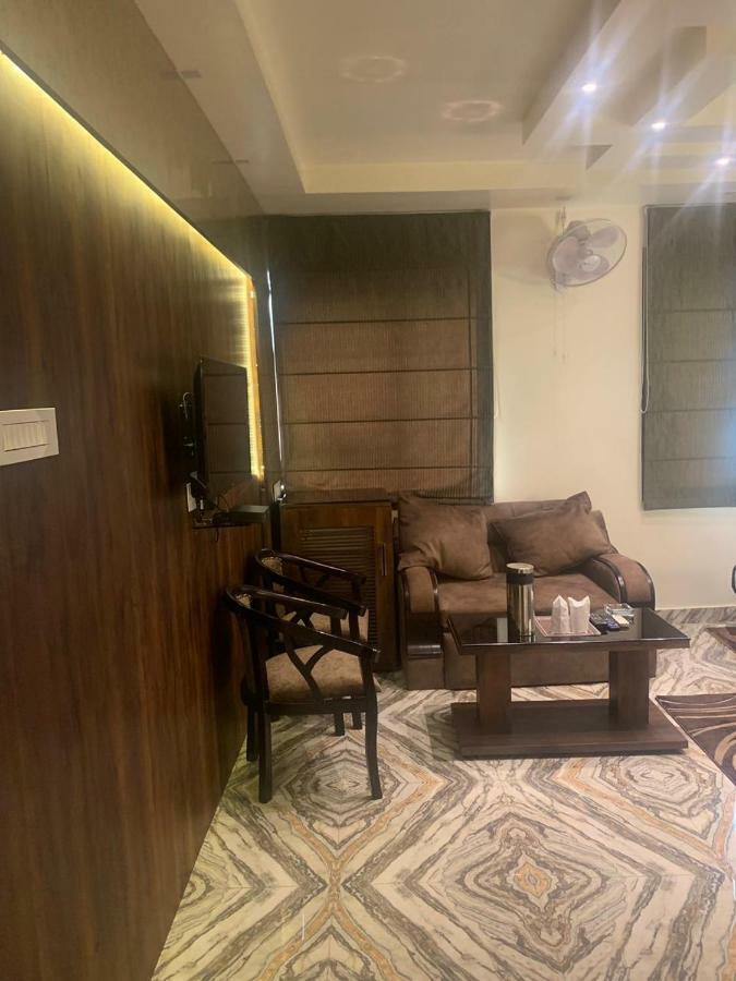 Hotel Mmk Канпур Екстер'єр фото