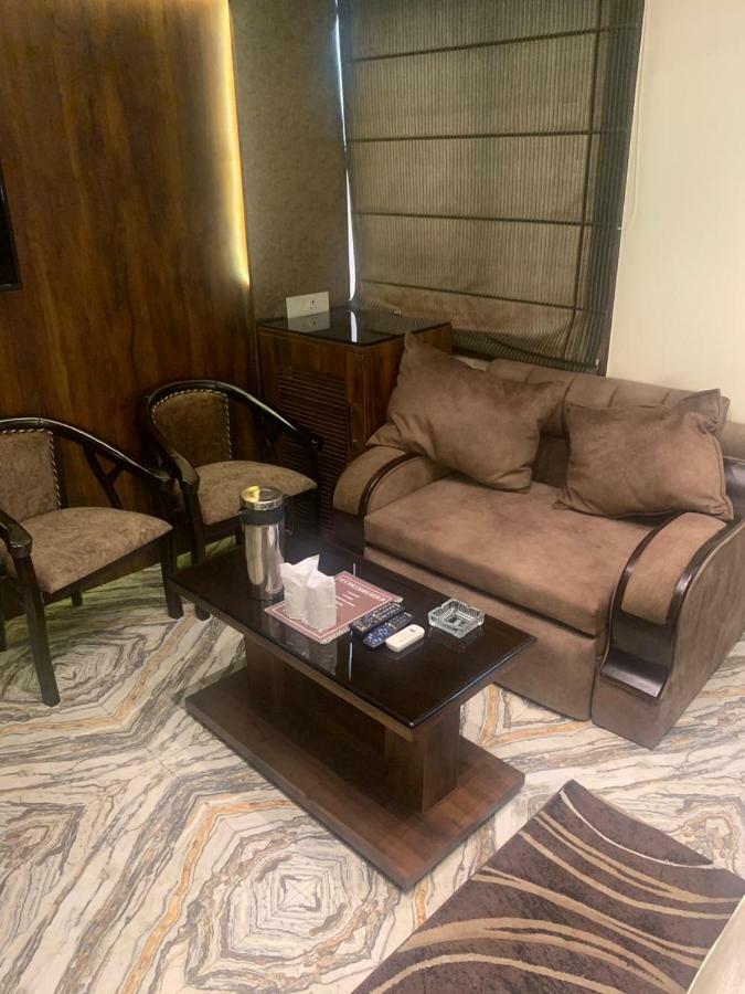 Hotel Mmk Канпур Екстер'єр фото