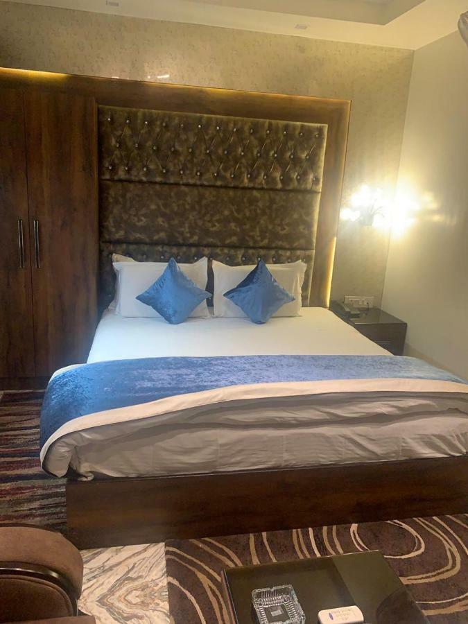 Hotel Mmk Канпур Екстер'єр фото