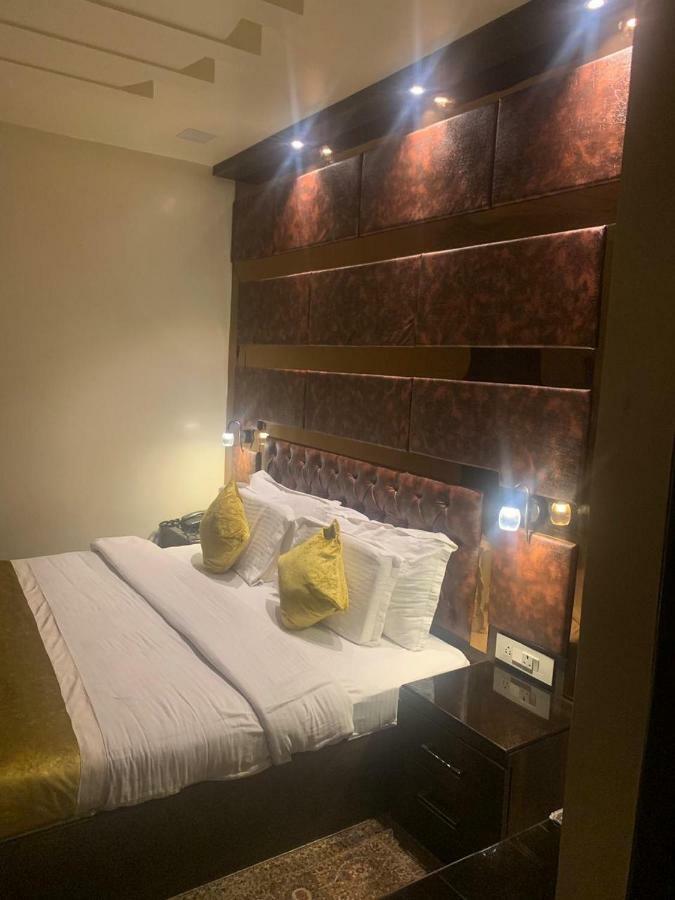 Hotel Mmk Канпур Екстер'єр фото