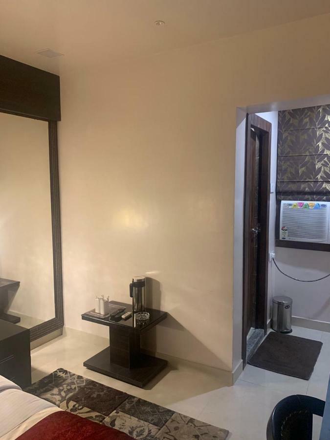 Hotel Mmk Канпур Екстер'єр фото